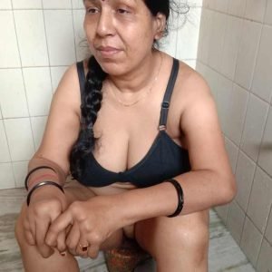 ঐ রাতে আমি চুদতে শিখে দাদিকে তিনবার চুদলাম