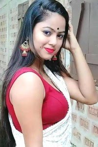 বৃষ্টিতে গৃহবধূকে চোদা