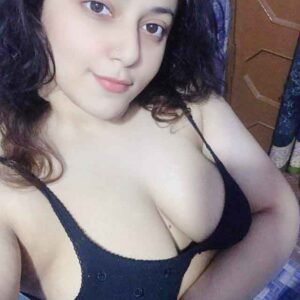 কাপড় খুলে ডাবের মতো দুধ গুলো চুষছে