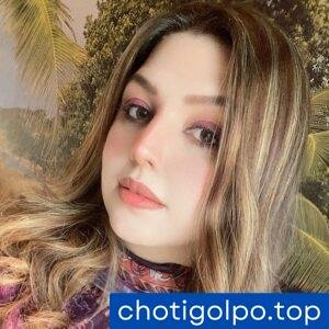 রিয়াকে তার বাবা রমেনবাবু দুই পা ফাঁক করে। রিয়াকে তার বাবা রমেনবাবু দুই পা ফাঁক করে।