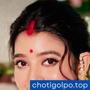 পা উপরে তুলে বোনের ভিতরে কলা দিলাম।