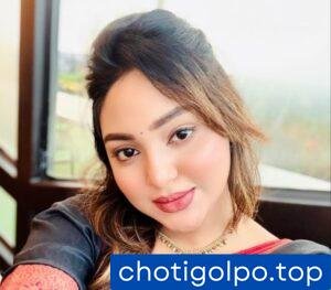 ঘুরতে গিয়ে গোপনে কলা ভিতরে নিলো।