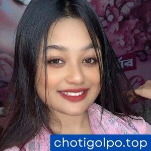 আমার মায়ের নাভি অনেক গভীর।