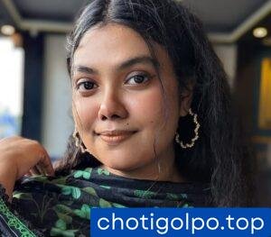অফিসে পিওনের সাথে রঙ্গলিলা।