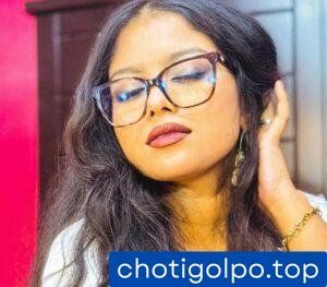 বস্তির বাড়িতে মা ও ছেলের মিলন।