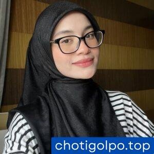 কম বয়সী ছেলে আমার ভোদায় গুতা দিলো।