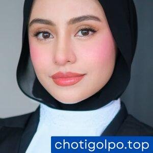 যুবতী গৃহিনী মাকে