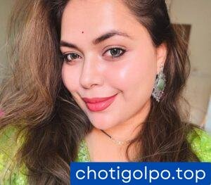 কলাটা দুই ডাবের মাঝখানে ধরলেন দুলাভাই।