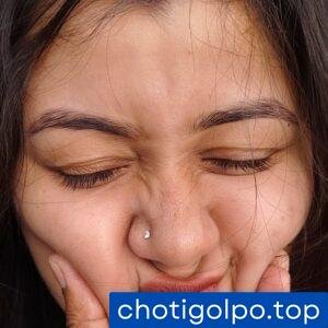 বন্ধু মাকে পিল খাওয়ানো।