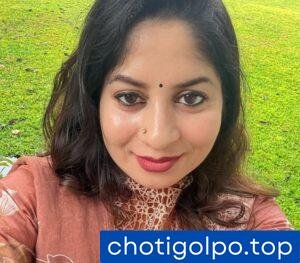 শাড়ির ভিতর দিয়ে ডুকিয়ে দিলাম।