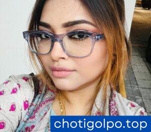 স্বামীর বন্ধু গোপনে বাসায় আসে।
