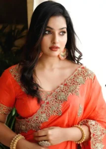 কাজের লোক চুদলো মালিকের সুন্দরী স্ত্রীকে