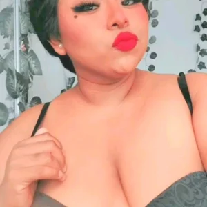 মায়ের বিশাল মাংসল পাছায় গুতো মারছে