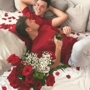 সৎ বাবা ও তার বন্ধুর সাথে গে সেক্স