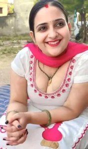 সায়া খুলে মায়ের সাথে জলকেলি