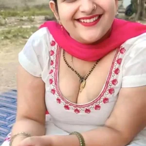 সায়া খুলে মায়ের সাথে জলকেলি