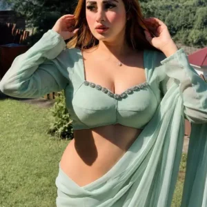 অল্প বয়সী বিবাহিত কাকির সাথে প্রেমলীলা