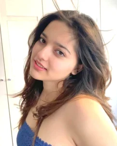 ওয়াইন পান করে বান্ধবীর সাথে শোয়া