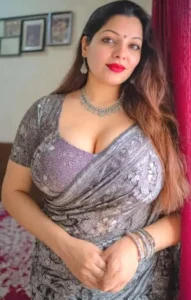 খালাম্মার ভোদার পাপড়ি