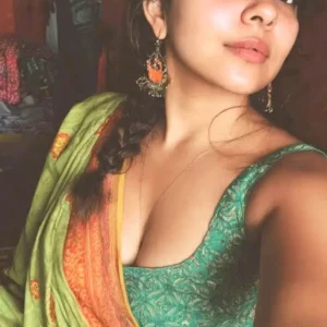 ধোনের এক ধাক্কায় কিশোরীর গুদের শেষপ্রান্তে পৌঁছে গেলো