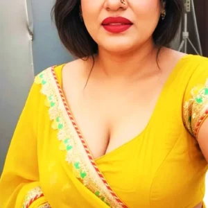 মার চুলে হাত বুলিয়ে ধোন চোষার আরাম নেওয়া