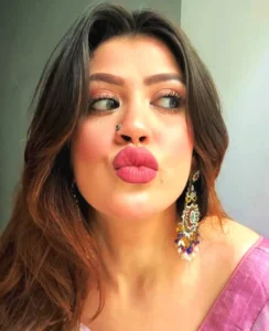বন্ধুর মায়ের রসালো টসটসে ফল